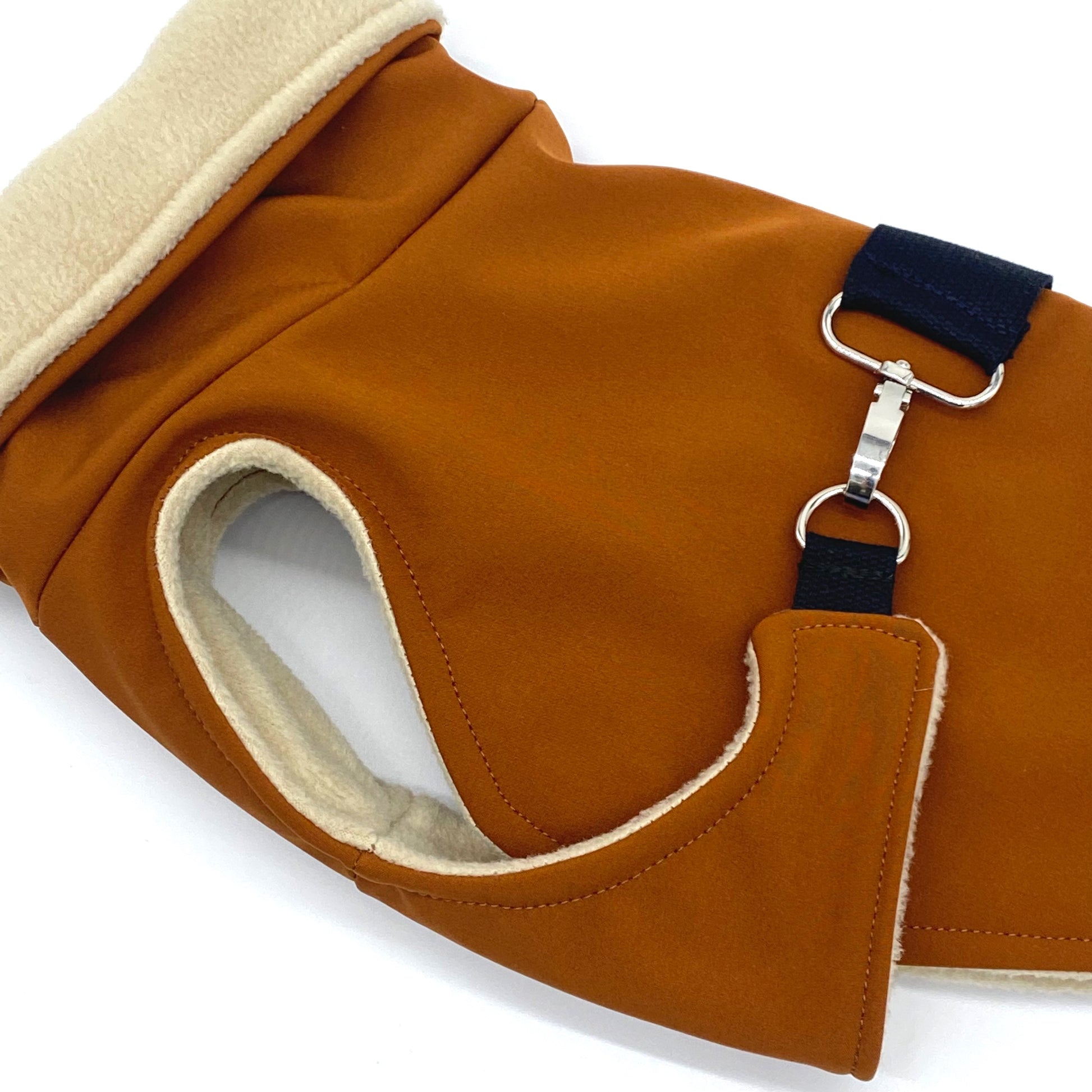 Hundemantel Softshell COGNAC mit Brustgurt – Ansicht 2